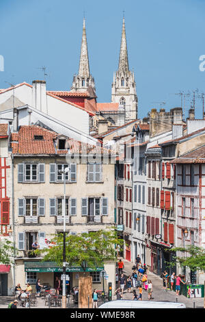 Gotische Kathedrale Sainte-Marie im Zentrum von Bayonne, Aquitanien, Frankreich Stockfoto