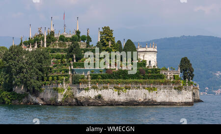 Schöner Blick auf die Isola Bella und die italienischen Gärten vom Lago Maggiore, Italien Stockfoto