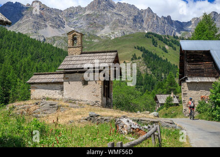 Frankreich, Hautes Alpes, Vallee de La Claree Claree (Tal), Nevache, Fontcouverte Weiler, Sainte Marie oder Fontcouverte Kapelle // Frankreich, Alpes-de-Haute-Provence ( Stockfoto