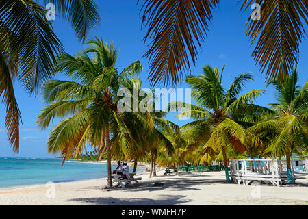 Strand, Fischerdorf Mano Juan, Insel Isla Saona, Parque Nacional del Este, Dominikanische Republik, Karibik, Nordamerika Stockfoto