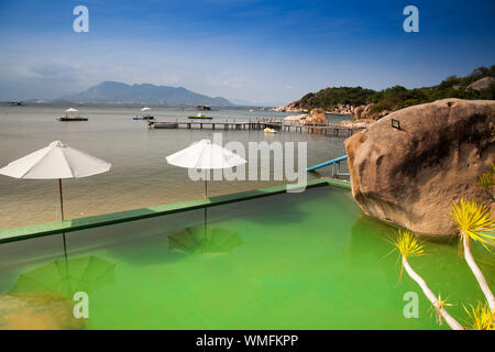 Strand und der Ort von Sao Bien, Bucht von Cam Ranh, South China Sea, Ninh Thuan, Vietnam, Asien Stockfoto