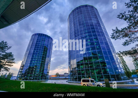 Autotuerme, VW Autostadt, Wolfsburg, Niedersachsen, Deutschland, Autotürme Stockfoto