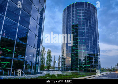 Autotuerme, VW Autostadt, Wolfsburg, Niedersachsen, Deutschland, Autotürme Stockfoto