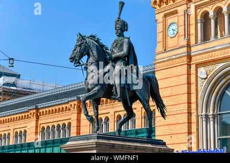 Reiterstandbild, König Ernst August I., Hauptbahnhof, Ernst-August-Platz, Hannover, Niedersachsen, Deutschland Stockfoto