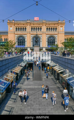 Hauptbahnhof, Ernst-August-Platz, Niki-de-Saint-Phalle-Promenade, Bahnhofstrasse, Hannover, Niedersachsen, Deutschland Stockfoto