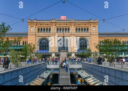 Hauptbahnhof, Ernst-August-Platz, Niki-de-Saint-Phalle-Promenade, Bahnhofstrasse, Hannover, Niedersachsen, Deutschland Stockfoto