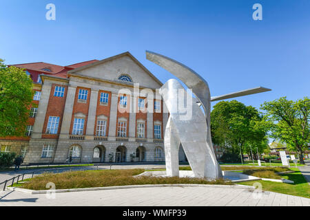 Skulptur von Daniel Libeskind, Flügel, orig. Siemens Verwaltungsgebaeude, Siemensstadt, Rohrdamm, Spandau, Berlin, Deutschland Stockfoto