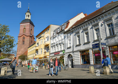 Fussgaengerzone, Einkaufstrasse, Carl-Schurz-Straße, Altstadt, Spandau, Berlin, Deutschland Stockfoto