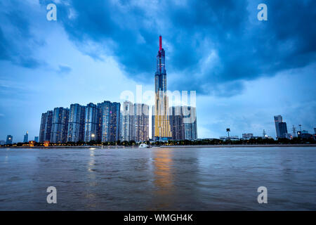 Ho Chi Minh City, Vietnam - 2 Juin 2019: Blick Panoramablick von Landmark 81 Riverside. 81 Sehenswürdigkeit ist das höchste Gebäude in Vietnam. Stockfoto