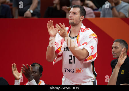 05. September 2019, China, Shenzhen: Basketball: WM, Deutschland - Jordanien, Vorrunde, Gruppe G, 3. Spieltag im Shenzhen Bay Sports Center. In Deutschland Paul Zipser Gesten nach dem Ende des Spiels. Foto: Swen Pförtner/dpa Stockfoto