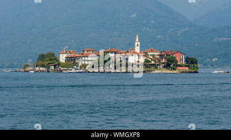 Schöne Sicht auf die Isola Superiore oder dei Pescatori vom Lago Maggiore, Italien Stockfoto