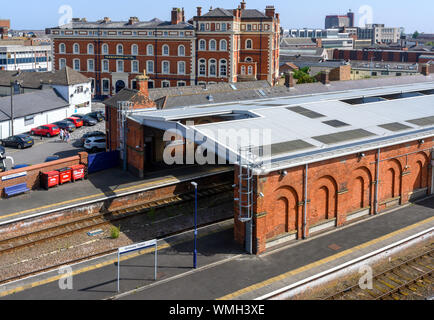 Luftaufnahme von Grimsby Bahnhof, Grimsby, North East Lincolnshire, England, UK. Stockfoto