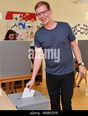 01. September 2019, Brandenburg, Eberswalde: Die obere Lehrer der linken Sebastian Walter stimmen in der Kita Sonnenschein. Foto: Bernd Settnik/dpa-Zentralbild/dpa Stockfoto
