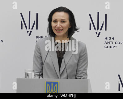 Kiew, Ukraine. 5. Sep 2019. Die Leiterin der Ukraine hohe Anti-korruptions-Gerichtshofes (Hacc) Richter OLENA TANASEVYCH spricht während einer Pressekonferenz zu Beginn der Arbeiten der Ukraine hohe Anti-korruptions-Gerichtshofes (Hacc) in Kiew, Ukraine gewidmet, der am 5. September 2019. Richter Olena Tanasevych wurde gewählt, Vorsitzende der Ukraine hohe Anti-korruptions-Gerichtshofes (Hacc) Während die Entscheidung in geheimer Abstimmung in einer Sitzung der HACC Richter am 07. Mai 2019 getroffen wurde, wie die lokalen Medien berichten. Ukrainische Parlament am 07. Juni 2018 angenommenen Entwurf eines Gesetzes vorgelegt, durch den Präsidenten, auf den hohen Anti-korruptions-Hof. (Credit Stockfoto