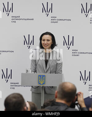 Kiew, Ukraine. 5. Sep 2019. Die Leiterin der Ukraine hohe Anti-korruptions-Gerichtshofes (Hacc) Richter OLENA TANASEVYCH spricht während einer Pressekonferenz zu Beginn der Arbeiten der Ukraine hohe Anti-korruptions-Gerichtshofes (Hacc) in Kiew, Ukraine gewidmet, der am 5. September 2019. Richter Olena Tanasevych wurde gewählt, Vorsitzende der Ukraine hohe Anti-korruptions-Gerichtshofes (Hacc) Während die Entscheidung in geheimer Abstimmung in einer Sitzung der HACC Richter am 07. Mai 2019 getroffen wurde, wie die lokalen Medien berichten. Ukrainische Parlament am 07. Juni 2018 angenommenen Entwurf eines Gesetzes vorgelegt, durch den Präsidenten, auf den hohen Anti-korruptions-Hof. (Credit Stockfoto