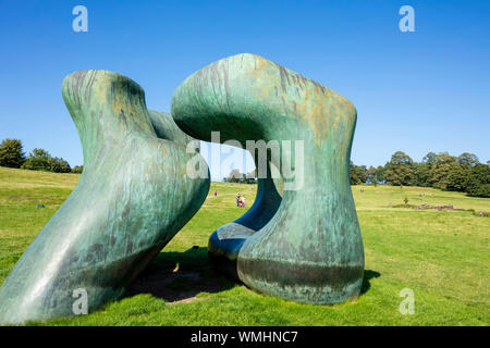 Yorkshire Sculpture Park Henry Moore große zwei Formen im Country Park Area Yorkshire Sculpture Park YSP West Bretton Wakefield Yorkshire England Großbritannien Stockfoto