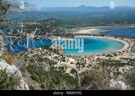 Panoramablick auf das Luftbild von voidokilia Strand, einem der besten Strände im mediterranen Europa, schöne Lagune von Voidokilia aus der Sicht Stockfoto