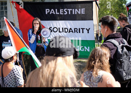 London, Großbritannien. September 2019. Pro-palästinensische Anhänger in London demonstrieren gegen den Besuch des israelischen Premierministers in der Downing Street 10 Stockfoto