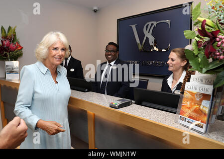 Die Herzogin von Cornwall trifft die Mitglieder des Personals, wie sie in der neu renovierten Speisesaal, Küche und Aufenthaltsraum Konferenzraum bei Sieg Services Club in London. PA-Foto. Bild Datum: Donnerstag, 5. September 2019. Siehe PA Geschichte ROYAL Camilla. Photo Credit: Chris Jackson/PA-Kabel Stockfoto