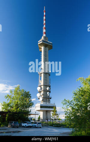 Fernsehturm auf einem kopitoto Hügel in Vitosha Berg in der Nähe von Sofia, Bulgarien. Stockfoto