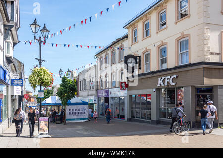 Marktstände auf Fußgängerzone Union Street, Aldershot, Hampshire, England, Vereinigtes Königreich Stockfoto