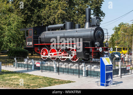 Kiew, Ukraine - Juni 1, 2019: Denkmal für die alte Dampfeisenbahn (Jahre gebaute Dampflokomotive 1890-1915 und 1925-1928) in Syretsky Park in der Nähe von Kiew ch Stockfoto