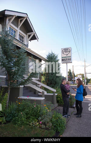 Mundpropaganda Bistro ist ein beliebtes Frühstück und Mittagessen in Salem, Oregon. Stockfoto