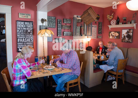 Mundpropaganda Bistro ist ein beliebtes Frühstück und Mittagessen in Salem, Oregon. Stockfoto