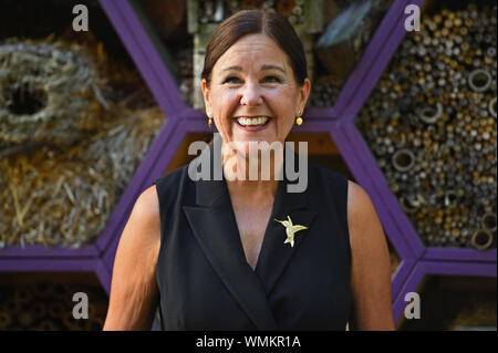 Zweite Frau Karen Pence, Frau des Vice President Mike Pence, bei einem Besuch der Biene Terrasse an St Ermin's Hotel in Westminster, London. Stockfoto