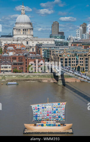 London, Großbritannien. 5. Sep 2019. Die kabakov Stiftung und Kunst Aktion Ändern bringen das Schiff der Toleranz nach London als Herzstück kunst Installation von Totally Thames 2019. Das Schiff von Toleranz ist ein internationales Kunstprojekt erstellt von Ilya und Emilia Kabakov. Zuerst in Ägypten im Jahr 2005 ins Leben gerufen, das Schiff der Toleranz hat in der Folge in Venedig, San Moritz, Sharjah, Miami, Havanna, Moskau, New York, Zug, Rom und Rostock erstellt. Das Projekt wurde mit dem renommierten Cartier Preis für das beste Projekt des Jahres 2010 ausgezeichnet. Credit: Guy Bell/Alamy leben Nachrichten Stockfoto