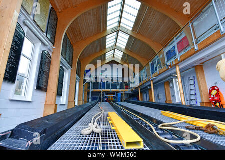 Swanage Rettungsboot Station umgebaut 2015/16, Leben zu retten, von dieser Website seit 1875. Bilder auch leer Station nach einem Start Boot in dist zu retten zeigen Stockfoto