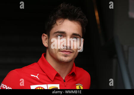 Monza, Italien. 05 Sep, 2019. Monza, Italien. 5. September. Formel 1 Gran Prix von Italien. Charles Leclerc der Scuderia Ferrari in der Koppel während des F1 Grand Prix von Italien: Marco Canoniero/Alamy leben Nachrichten Stockfoto