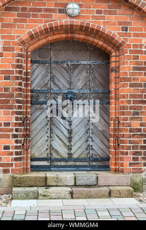 Alte Kirche Tür. Von der Kathedrale in Ribe, Dänemark Geschossen Stockfoto