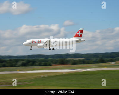 Swiss International Airlines Rollens am Flughafen Zürich Stockfoto