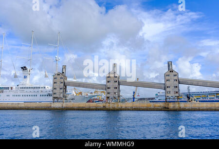 Eine kleine Kreuzfahrt Schiff an den Docks in Bridgetown, Barbados Stockfoto