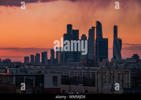 Moskau, Russland - 10. MAI 2019: Blick auf die Stadt Moskau bei Sonnenuntergang Stockfoto