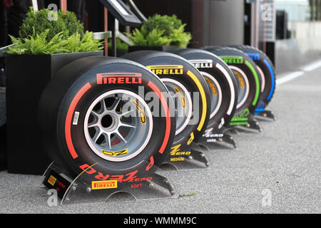 Monza, Italien. 5. September 2019; Autodromo Nazionale Monza, Italien; Formel 1 Grand Prix von Italien, team Anreise Tag; Pirelli Reifen - redaktionelle Verwendung. Credit: Aktion Plus Sport Bilder/Alamy leben Nachrichten Stockfoto