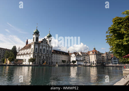 Die Jesuitenkirche am Reuss in Luzern, Schweiz Stockfoto