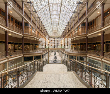 Einrichtung eines leeren historischen Cleveland Arcade auf Superior Avenue in Cleveland, Ohio Stockfoto