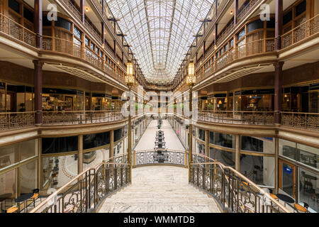 Einrichtung eines leeren historischen Cleveland Arcade auf Superior Avenue in Cleveland, Ohio Stockfoto