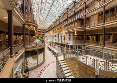 Einrichtung eines leeren historischen Cleveland Arcade auf Superior Avenue in Cleveland, Ohio Stockfoto