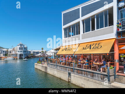 Restaurant an der Waterfront Knysna Quays, einem Einkaufs- und Restaurantkomplex in Knysna, Garden Route, Western Cape, Südafrika Stockfoto