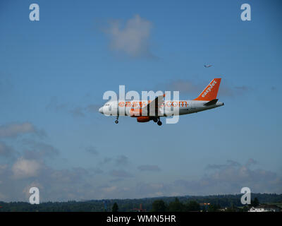 Easyjet Flugzeug am Flughafen Zürich Stockfoto
