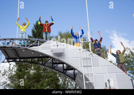 Warwick, Großbritannien. 5. September 2019. Ein Team von Künstler, Performer und Ingenieure starten ihre imagineer Brücke in Warwick Heute. Die Brücke ist unvollständig und symbolisiert, die in einer geteilten Gesellschaft in Großbritannien. Das Projekt ist eine interaktive Veranstaltung, die der Öffentlichkeit zusammen in drei getrennten Zentren bringen noch in diesem Monat und im nächsten Jahr. Sowie eine Beteiligung der Öffentlichkeit Element, es gibt bemerkenswerte Auftritte auf der Brücke mit Zirkus und Akrobatik. Stockfoto