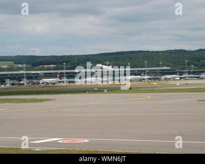 Swiss Air Ambulance REGA Jet take-off in ZRH Stockfoto