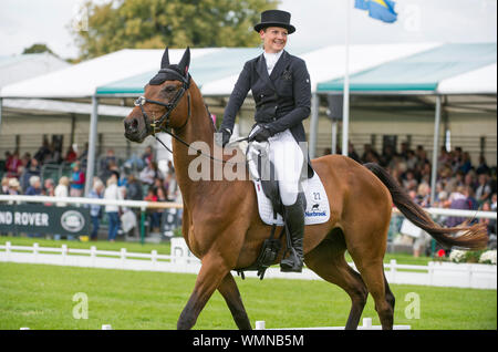 Stamford, Großbritannien. 05 Sep, 2019. Donnerstag, den 5. September 2019. Land Rover Burghley Horse Trials, Stamford, Lincolnshire, Großbritannien. Dressage phase Tag 1 der 4. Katie Preston reiten Templer Gerechtigkeit Credit: Julie Priestley/Alamy leben Nachrichten Stockfoto