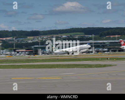 Saudische Regierung Flugzeug Abflug am Flughafen Zürich Stockfoto