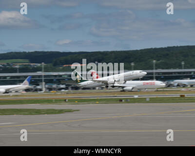 Saudische Regierung Flugzeug Abflug am Flughafen Zürich Stockfoto