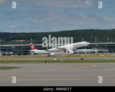 Saudische Regierung Flugzeug Abflug am Flughafen Zürich Stockfoto