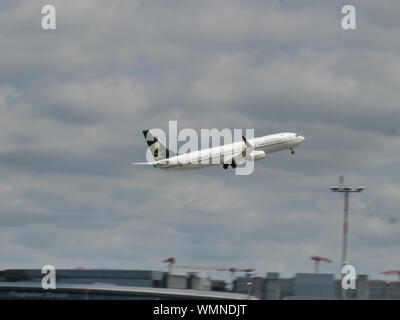 Saudische Regierung Flugzeug Abflug am Flughafen Zürich Stockfoto